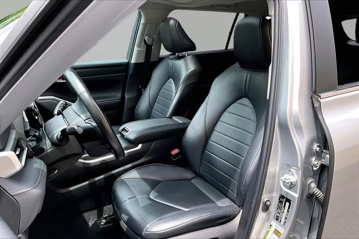 2023 Toyota Highlander XLE thumbnail 8
