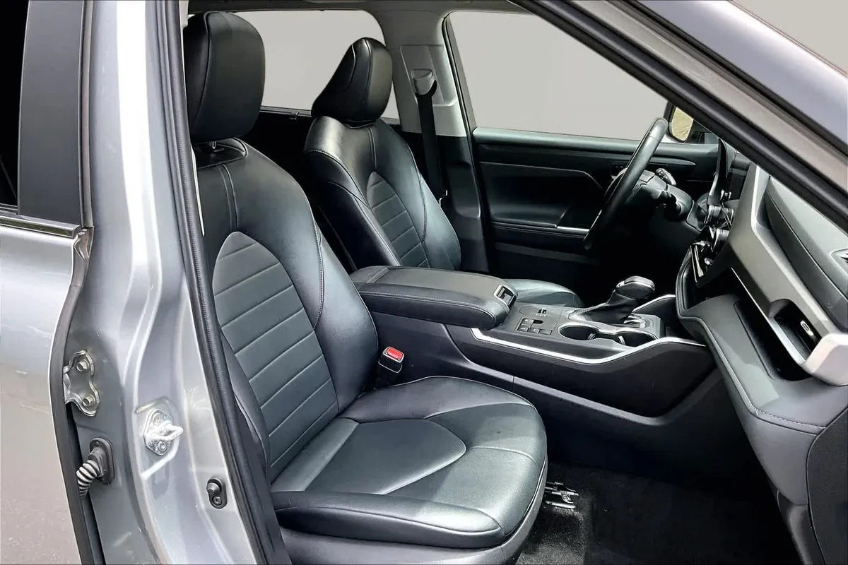 2023 Toyota Highlander XLE thumbnail 9