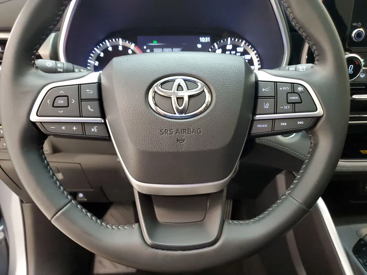 2023 Toyota Highlander XLE thumbnail 11