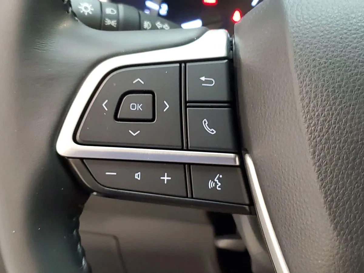 2023 Toyota Highlander XLE thumbnail 12