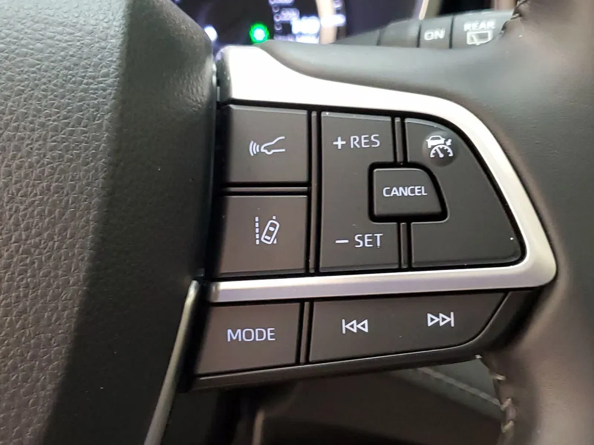 2023 Toyota Highlander XLE thumbnail 13