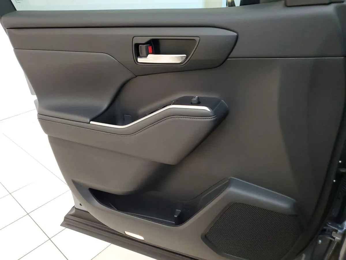 2023 Toyota Highlander XLE thumbnail 16