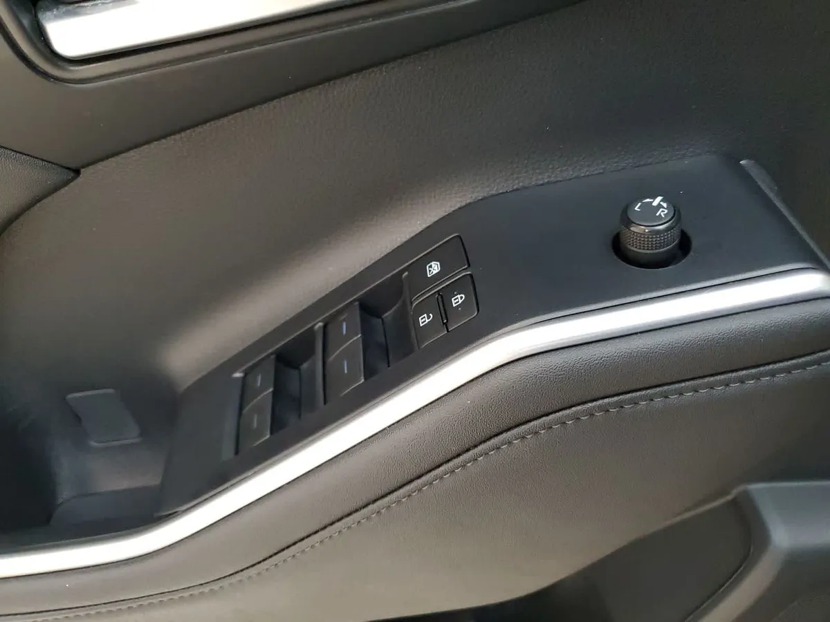 2023 Toyota Highlander XLE thumbnail 17