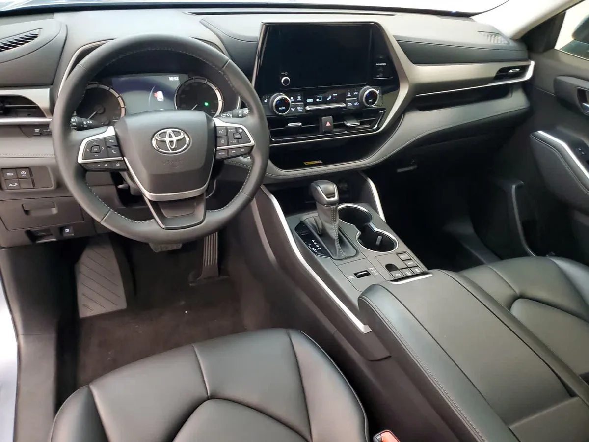 2023 Toyota Highlander XLE thumbnail 19