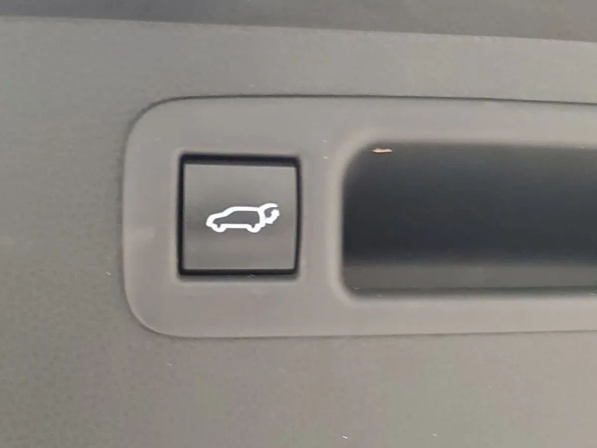2023 Toyota Highlander XLE thumbnail 23