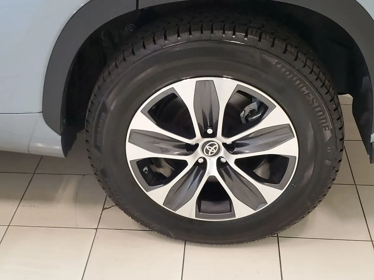 2023 Toyota Highlander XLE thumbnail 24