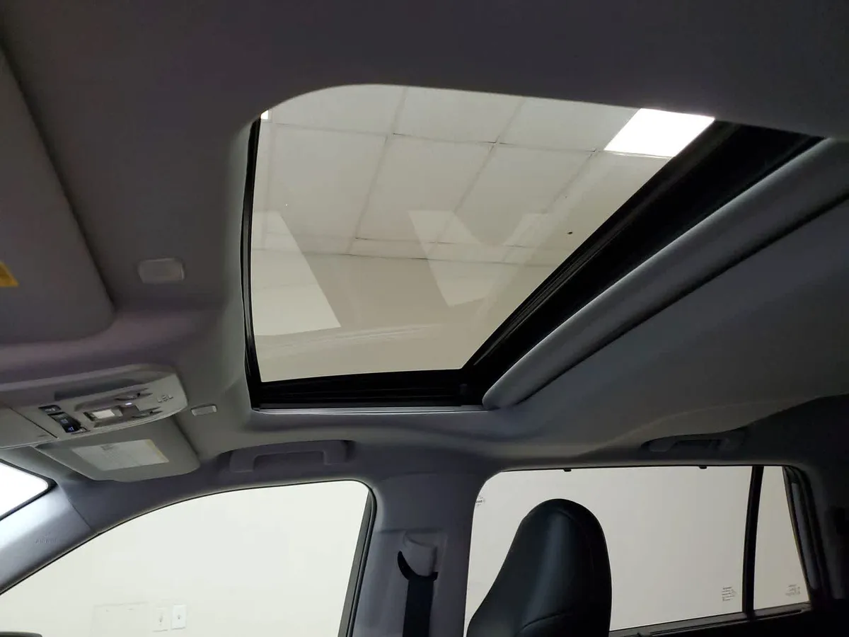 2023 Toyota Highlander XLE thumbnail 3