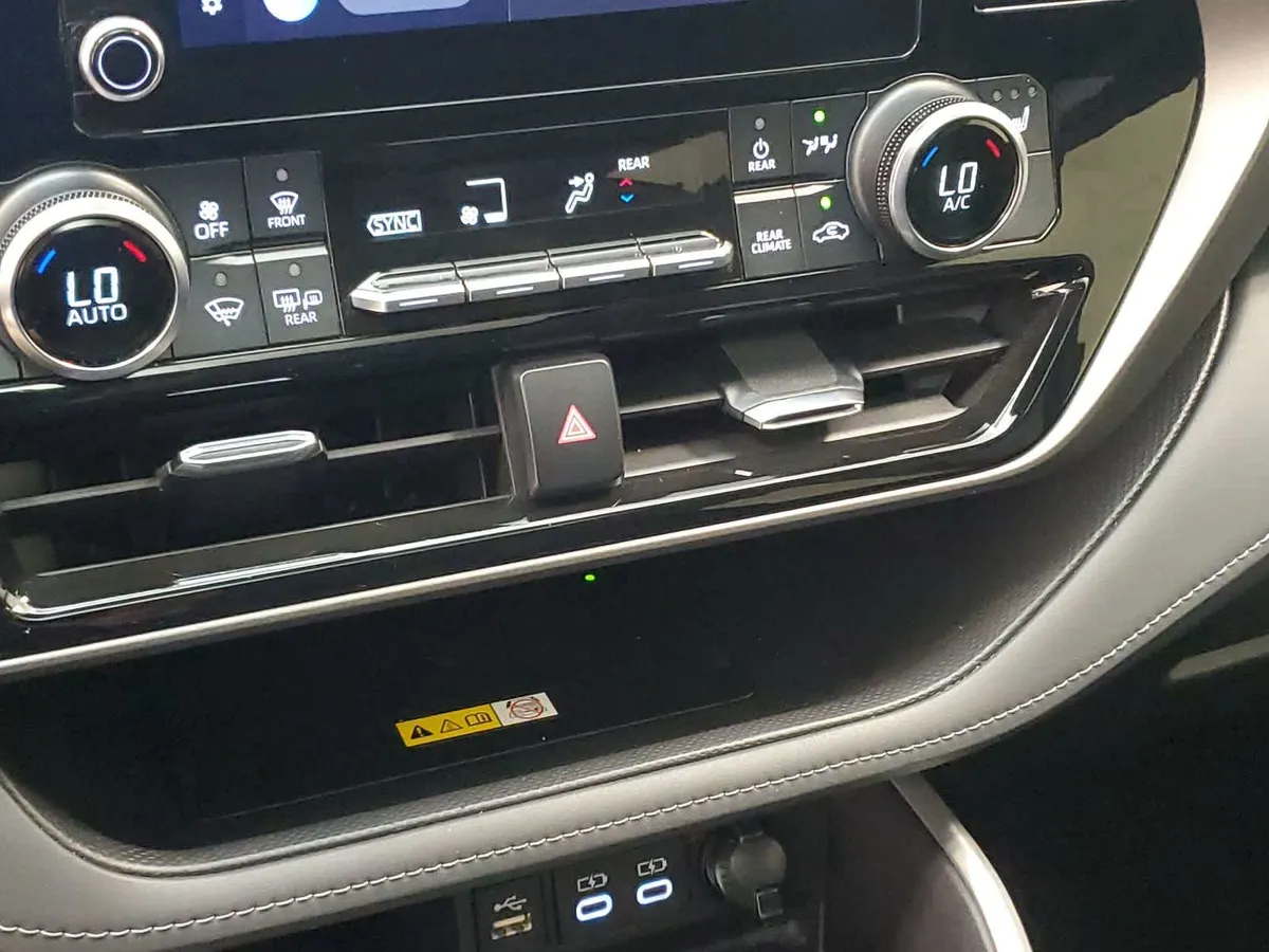 2023 Toyota Highlander XLE thumbnail 31