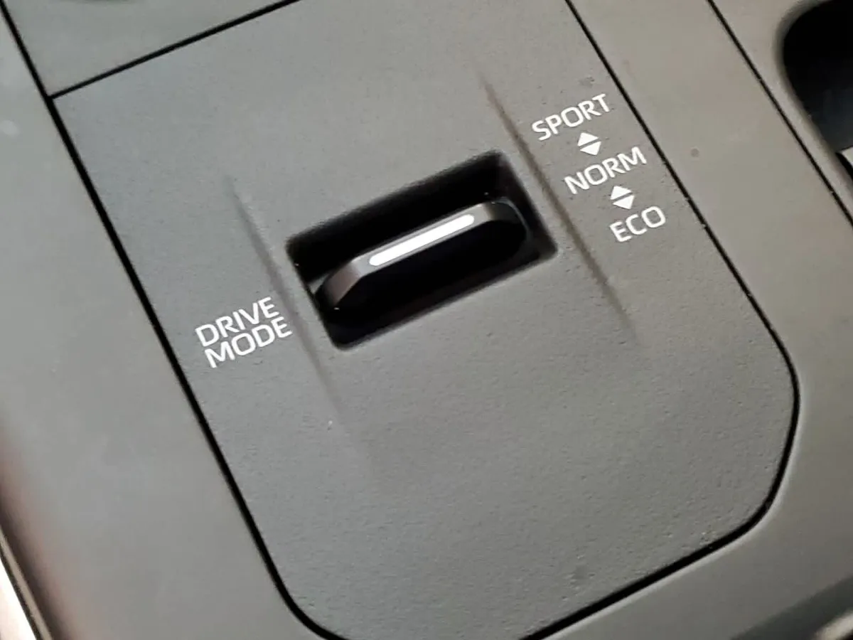 2023 Toyota Highlander XLE thumbnail 32