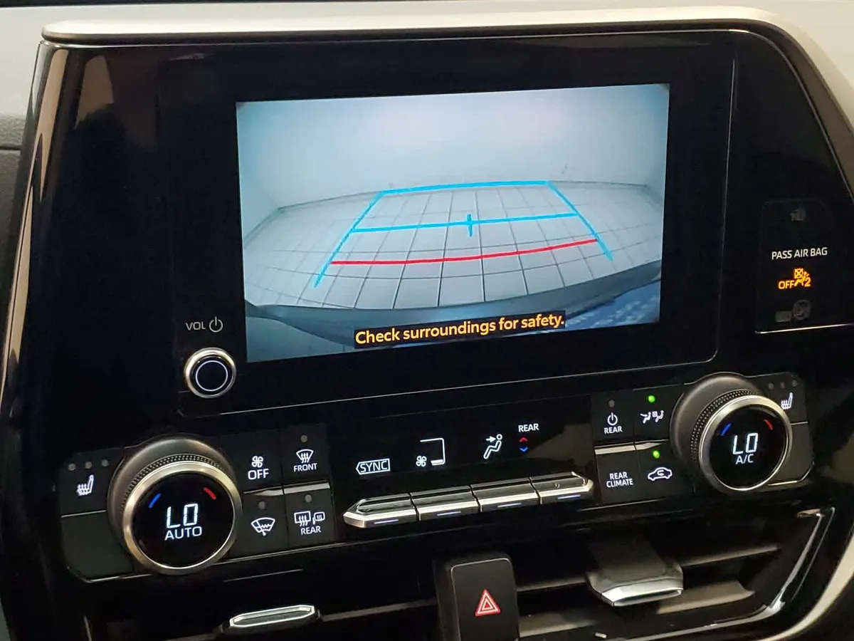 2023 Toyota Highlander XLE thumbnail 4