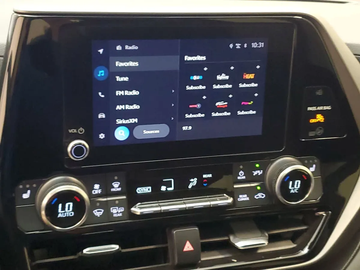 2023 Toyota Highlander XLE thumbnail 5