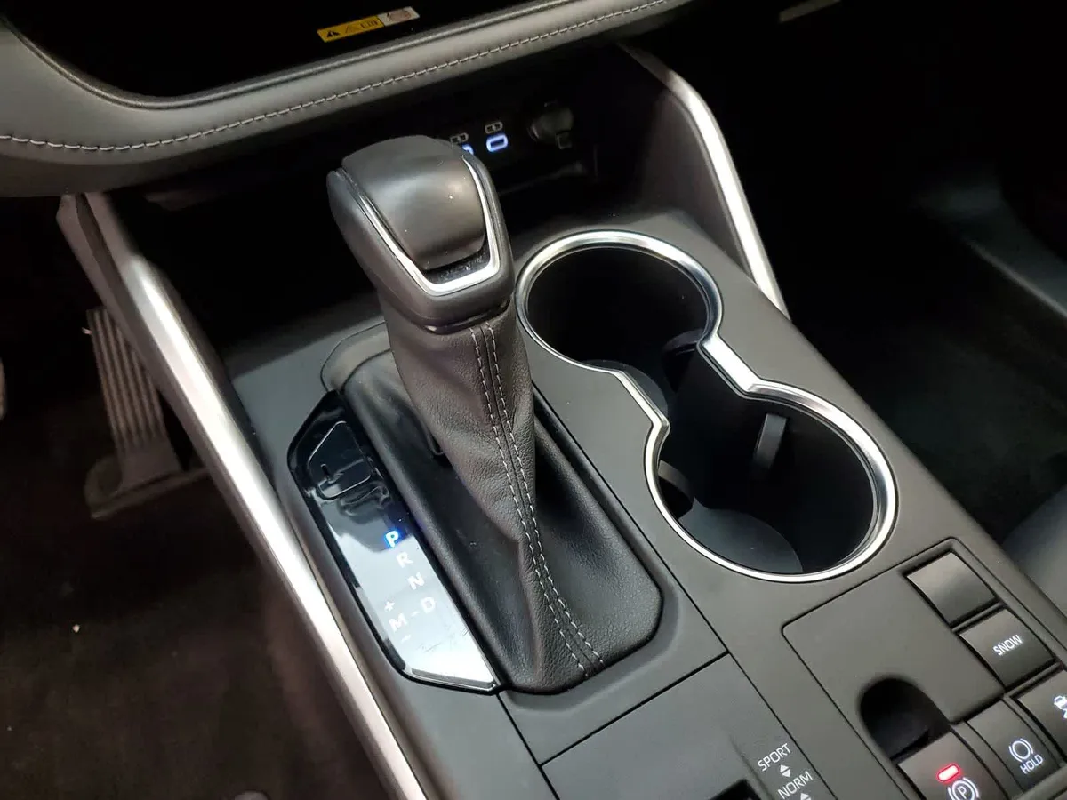 2023 Toyota Highlander XLE thumbnail 9