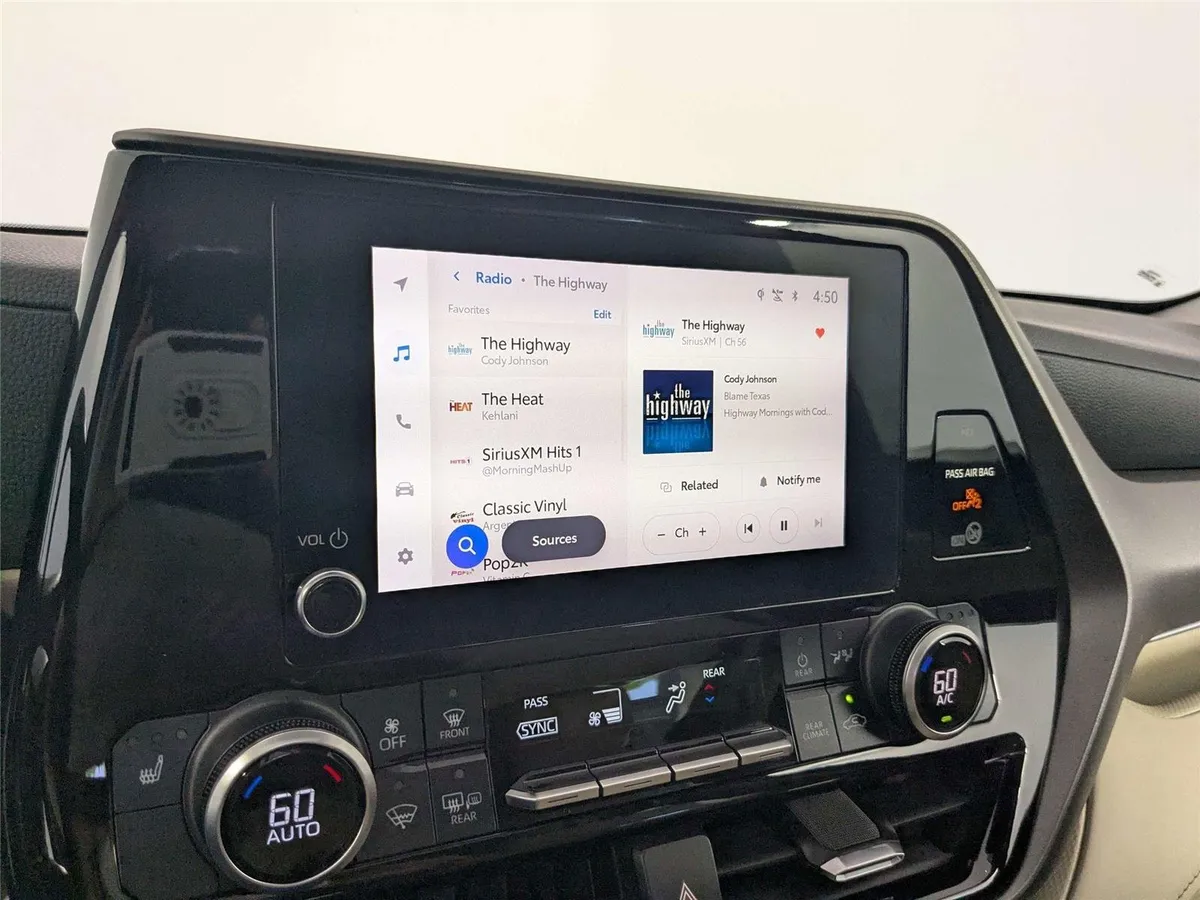 2023 Toyota Highlander XLE thumbnail 11