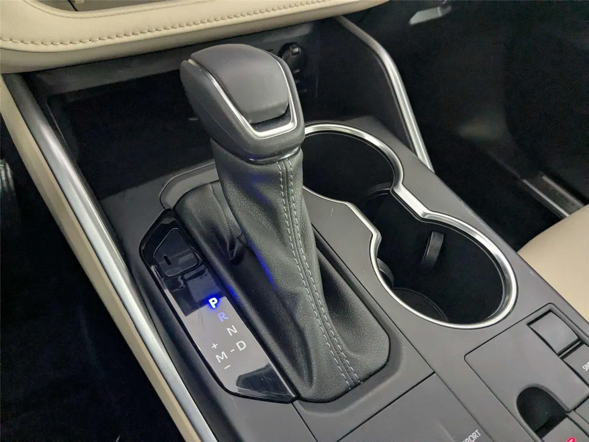 2023 Toyota Highlander XLE thumbnail 16