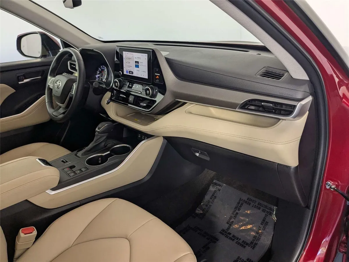 2023 Toyota Highlander XLE thumbnail 19