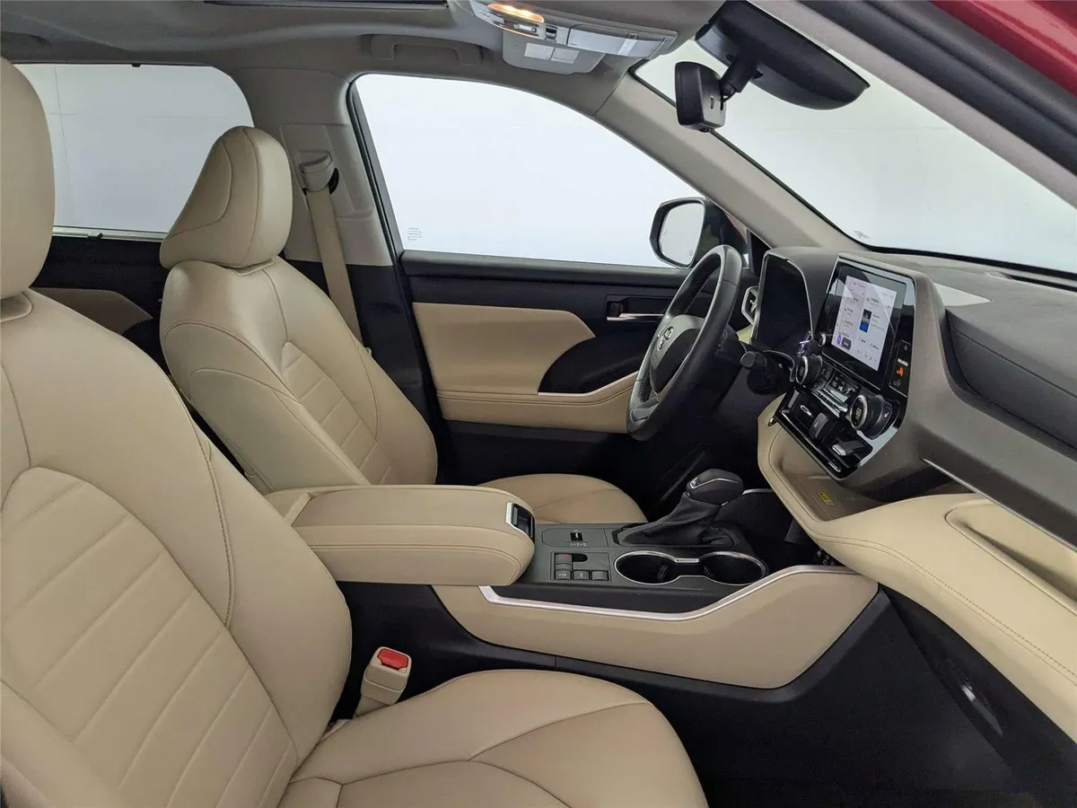 2023 Toyota Highlander XLE thumbnail 20