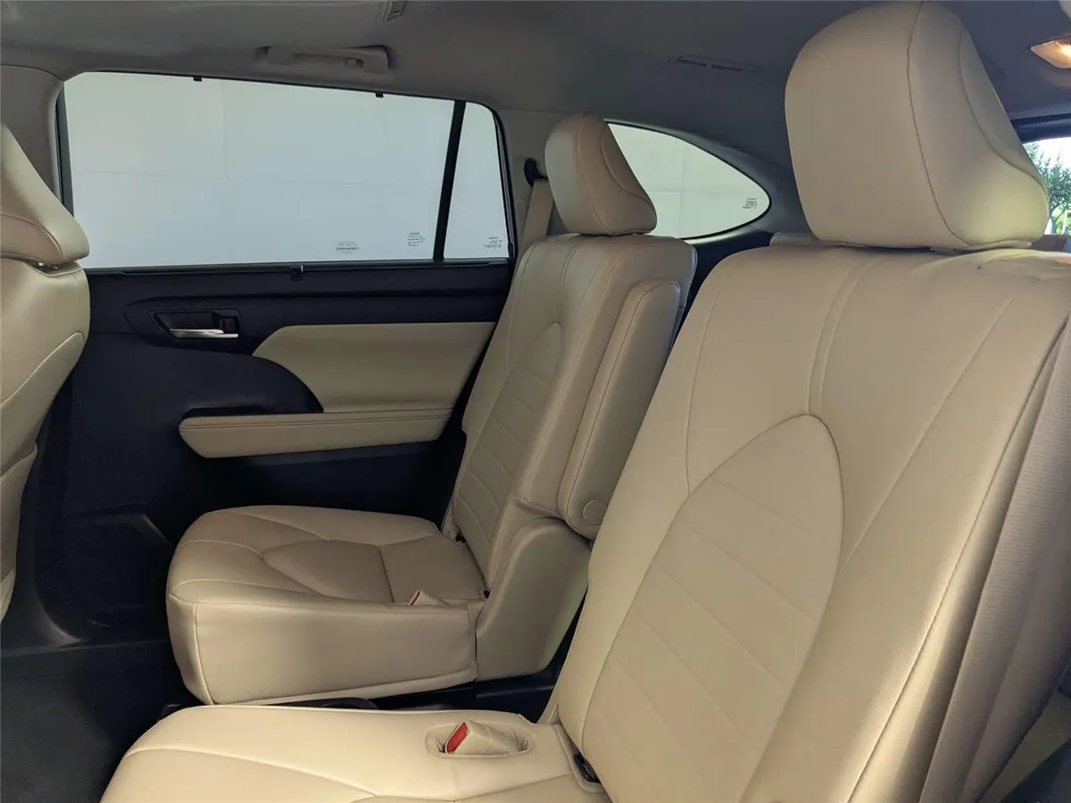 2023 Toyota Highlander XLE thumbnail 21