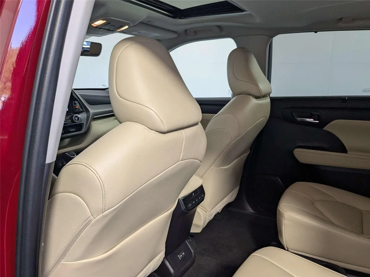 2023 Toyota Highlander XLE thumbnail 22