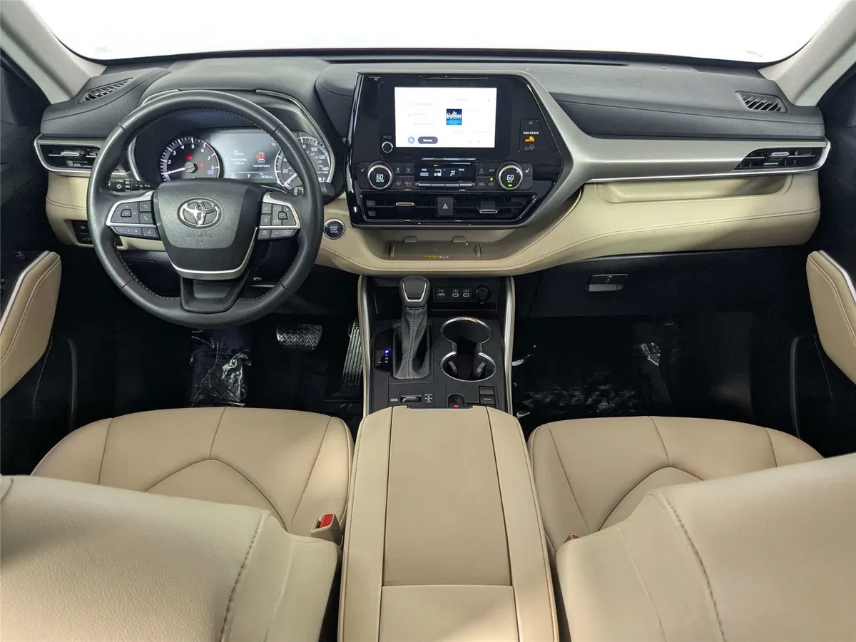 2023 Toyota Highlander XLE thumbnail 24