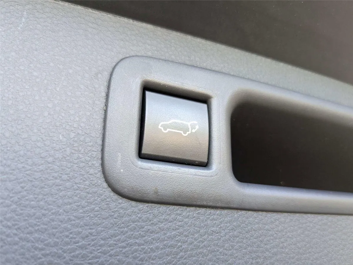 2023 Toyota Highlander XLE thumbnail 6