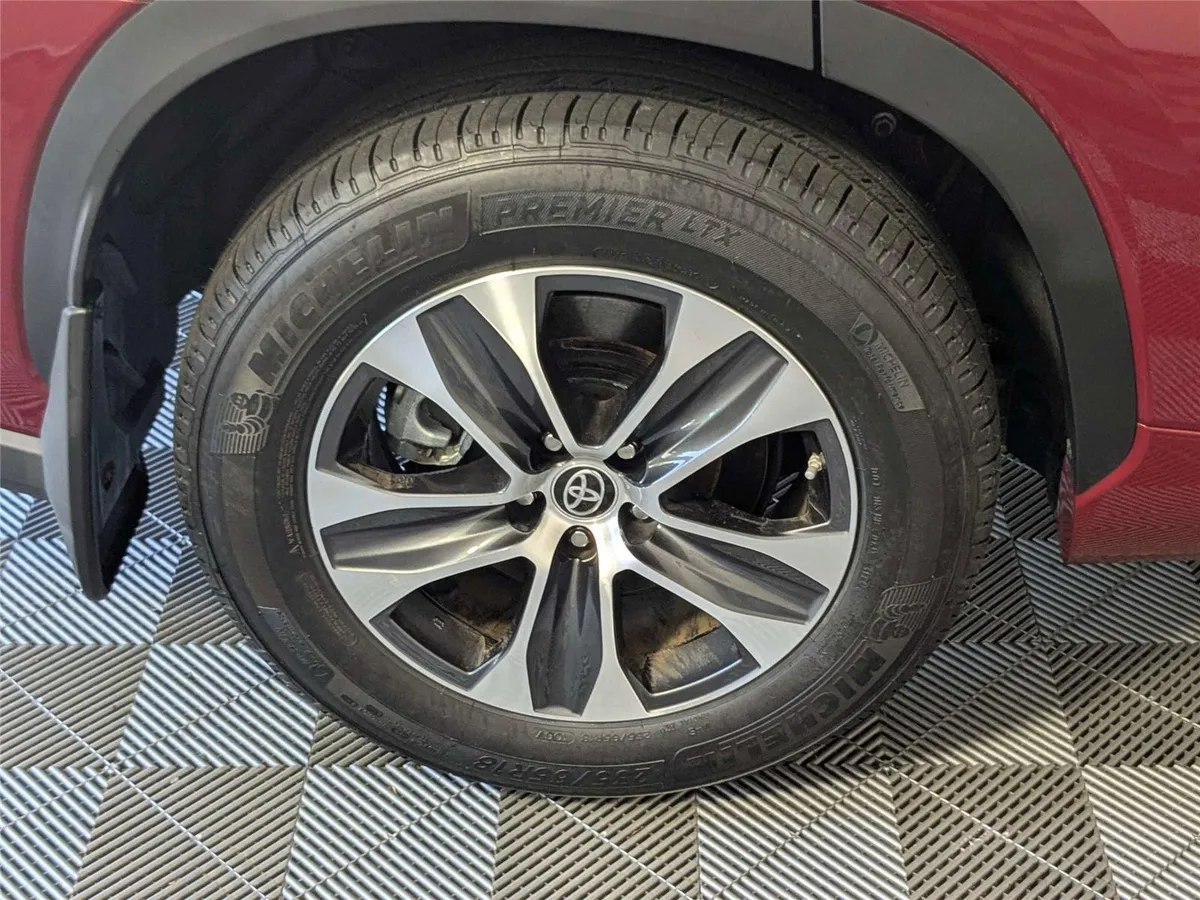2023 Toyota Highlander XLE thumbnail 7