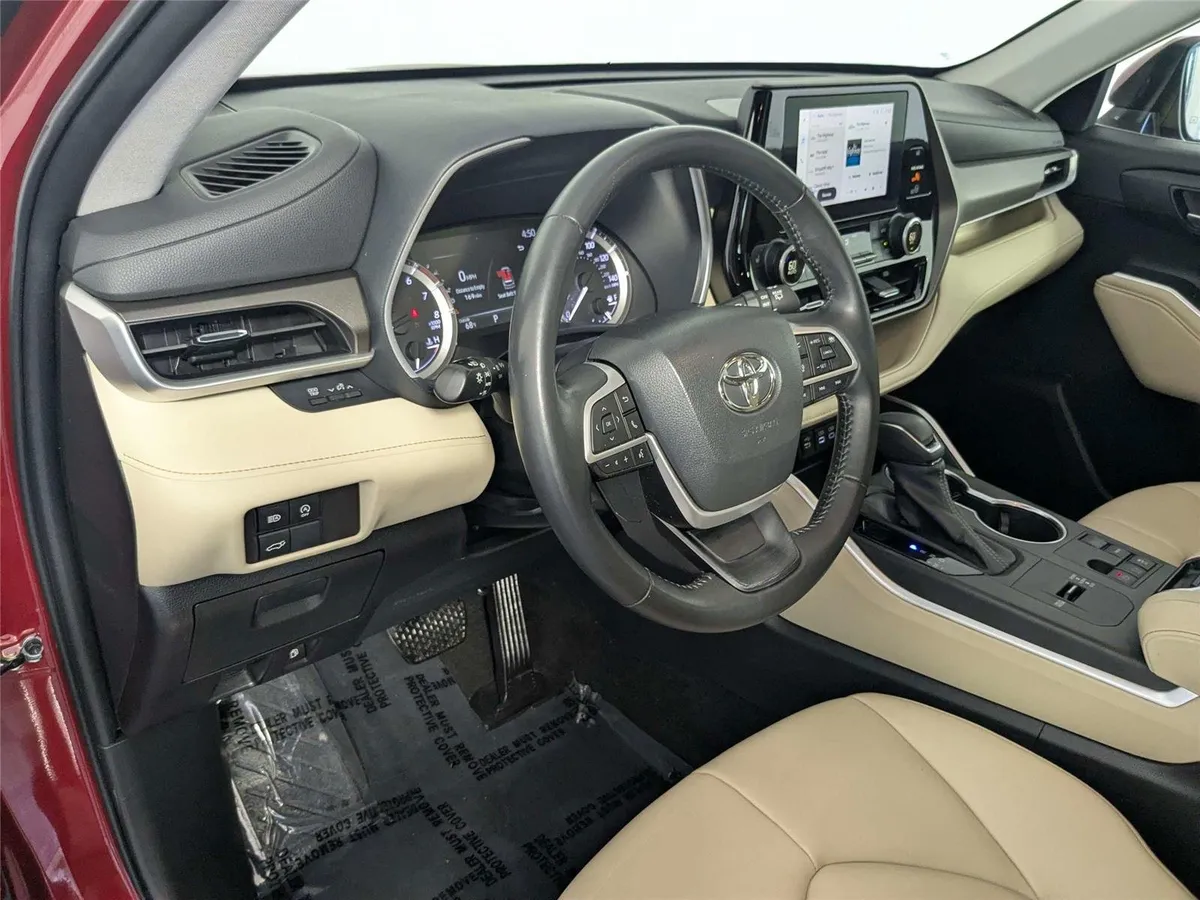 2023 Toyota Highlander XLE thumbnail 8