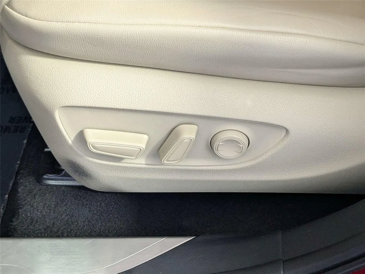 2023 Toyota Highlander XLE thumbnail 9