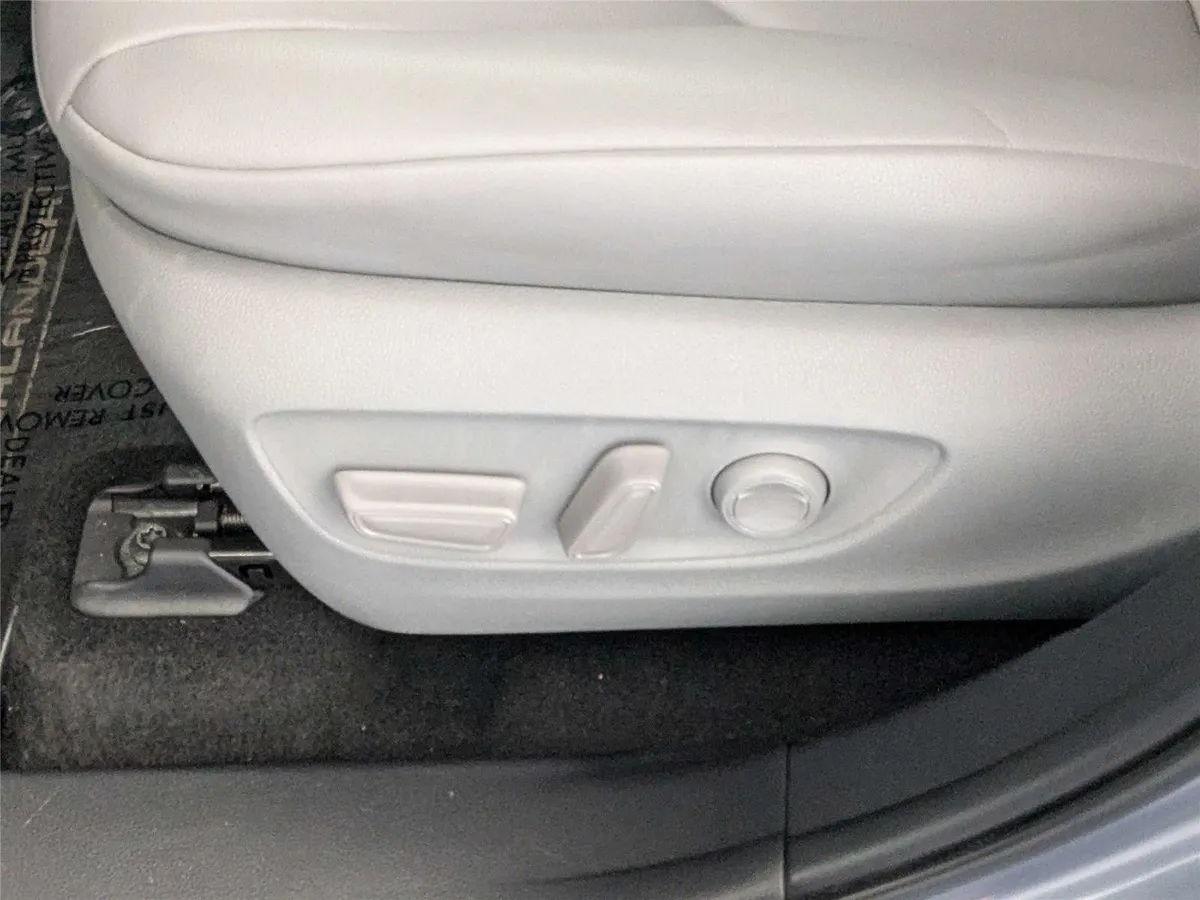 2023 Toyota Highlander XLE thumbnail 10