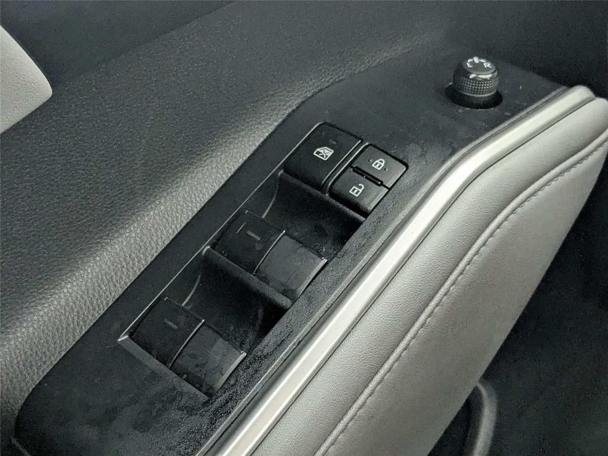 2023 Toyota Highlander XLE thumbnail 12