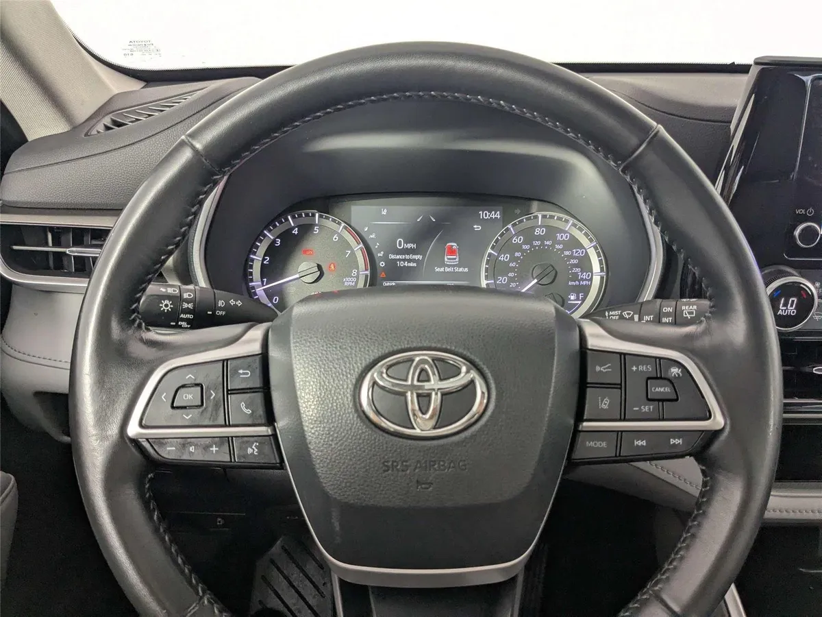 2023 Toyota Highlander XLE thumbnail 14