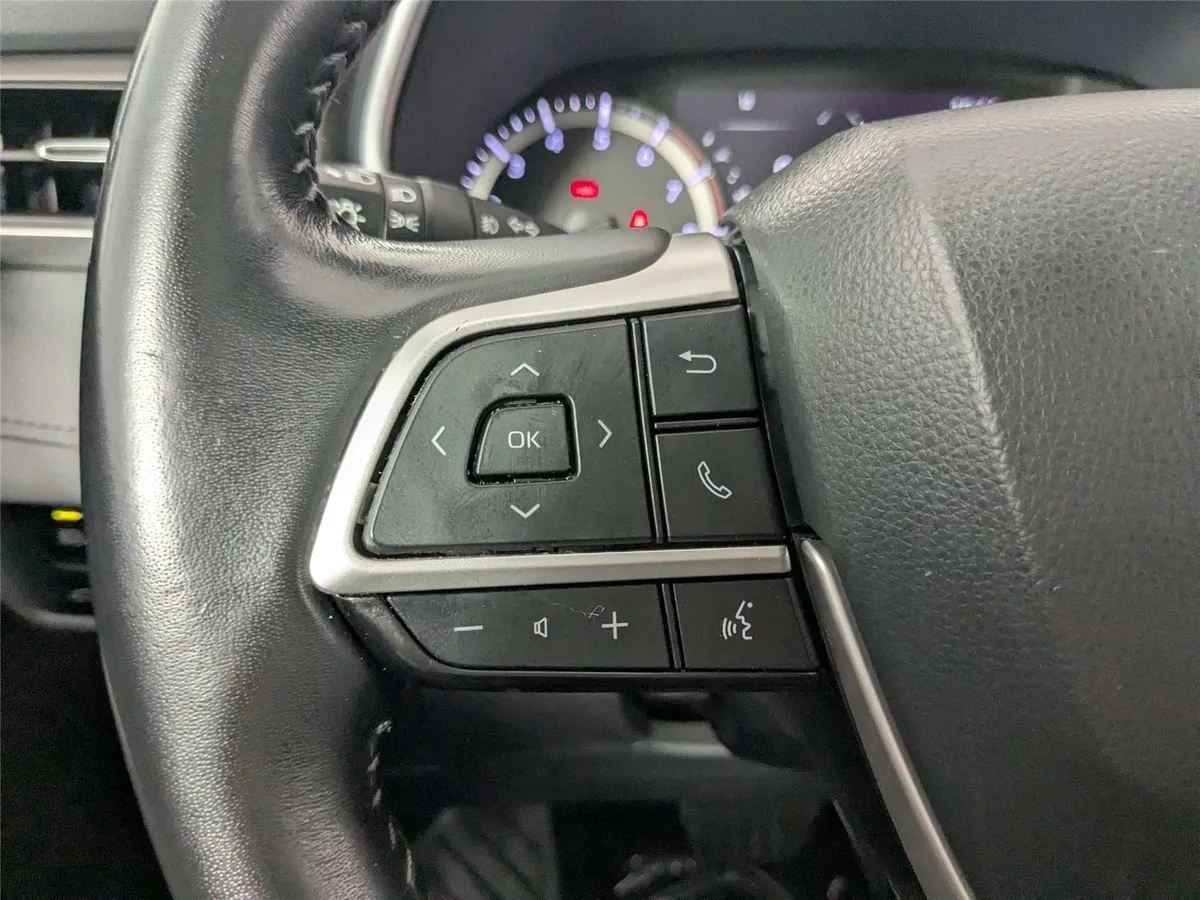 2023 Toyota Highlander XLE thumbnail 15