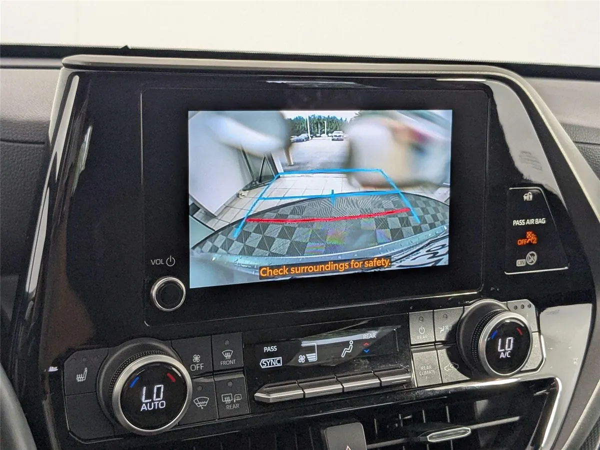 2023 Toyota Highlander XLE thumbnail 19