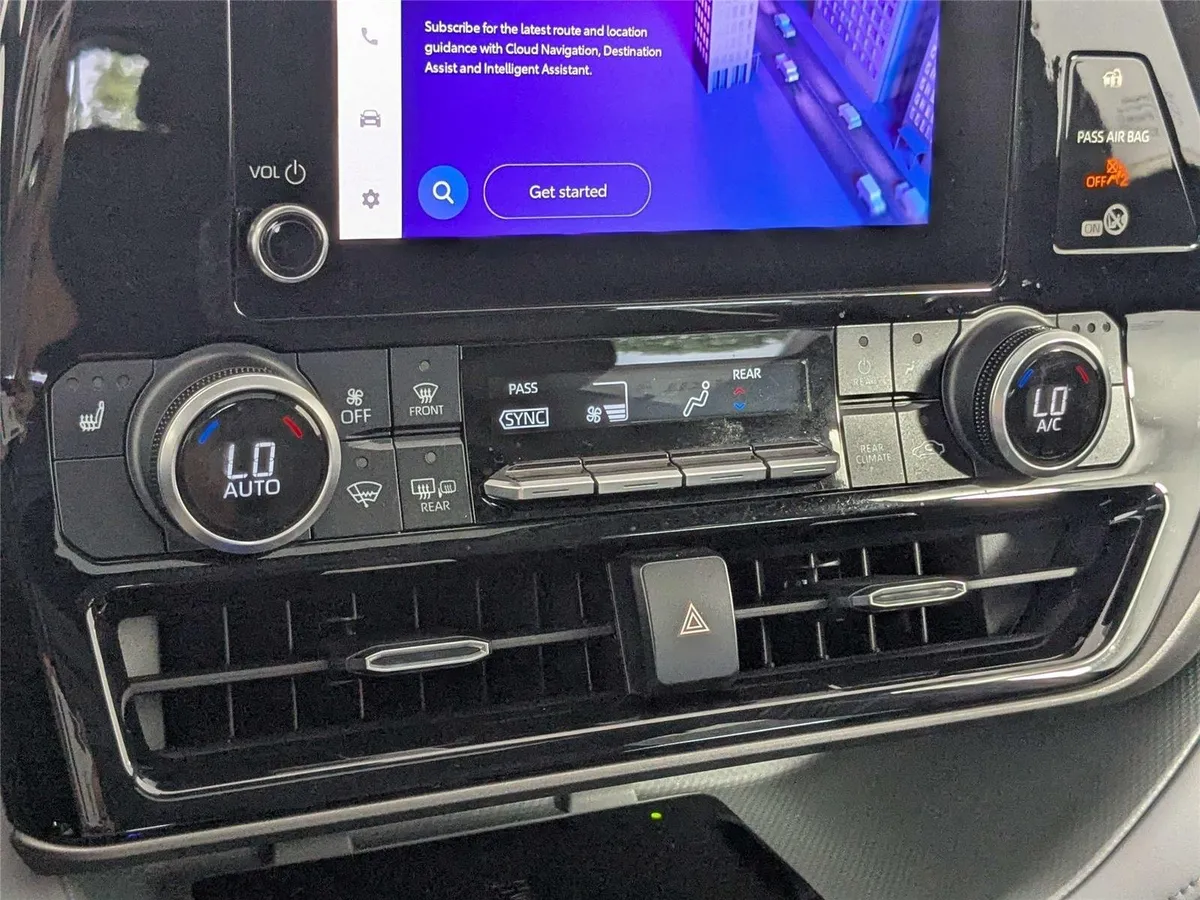 2023 Toyota Highlander XLE thumbnail 21