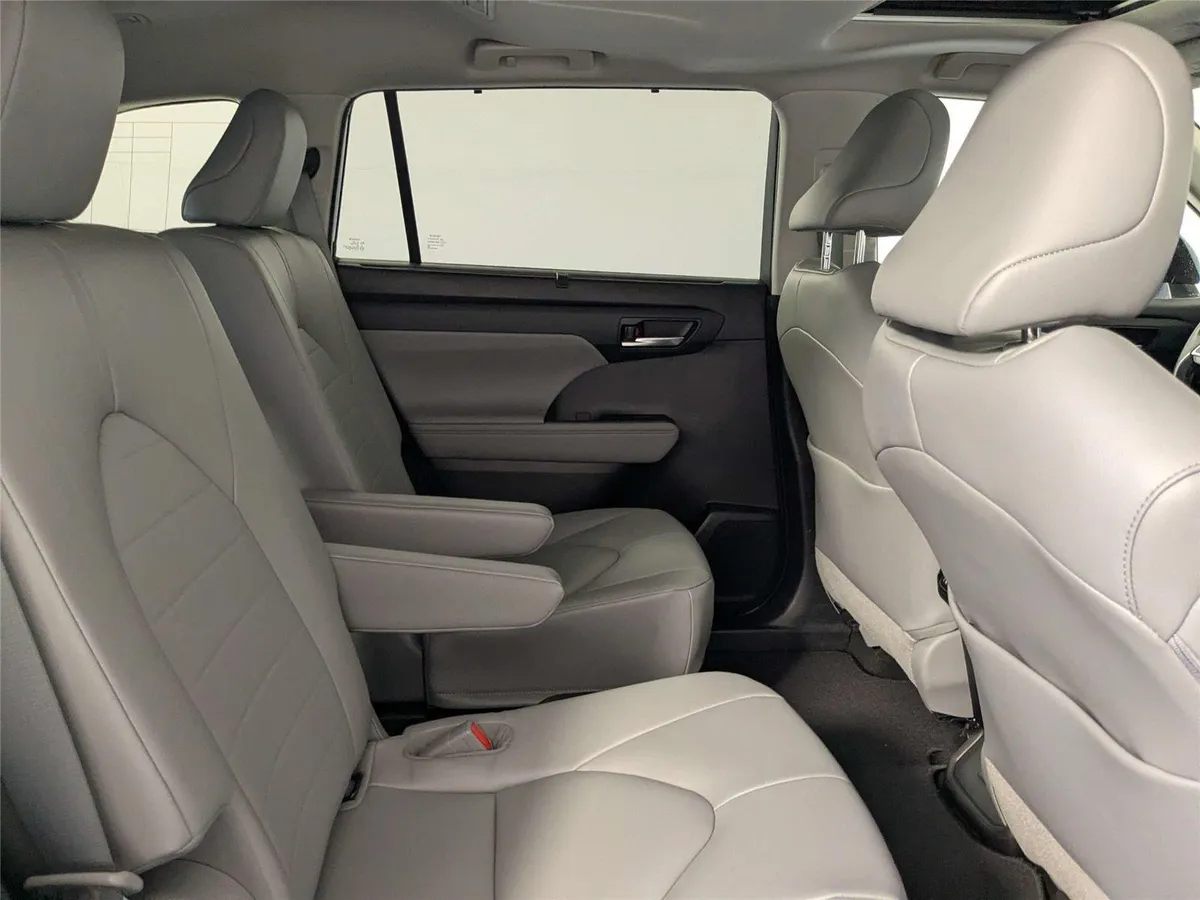 2023 Toyota Highlander XLE thumbnail 26