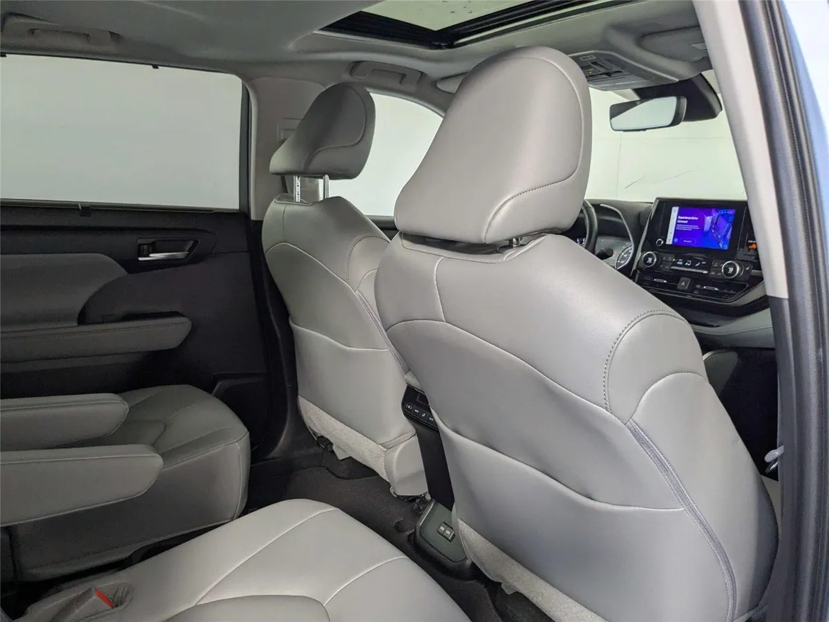 2023 Toyota Highlander XLE thumbnail 27