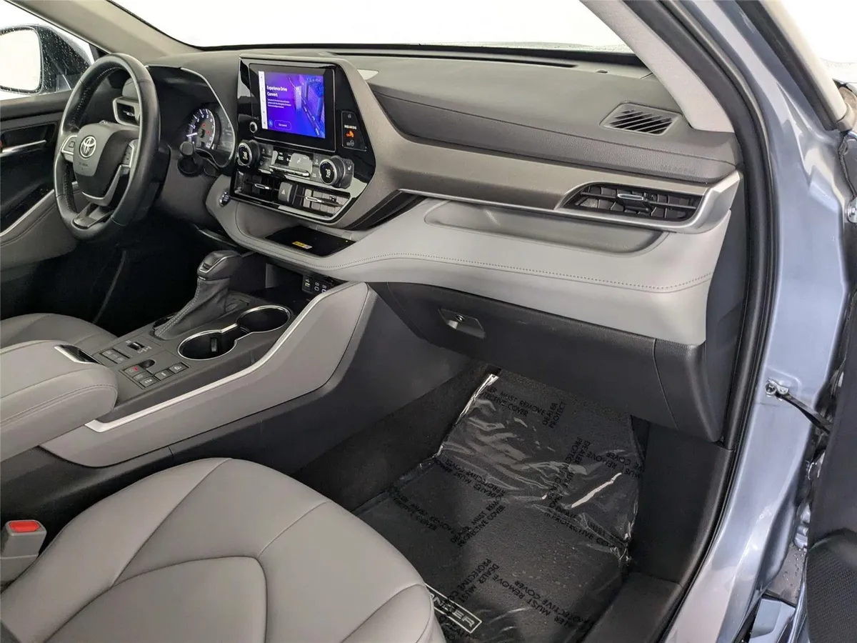 2023 Toyota Highlander XLE thumbnail 28