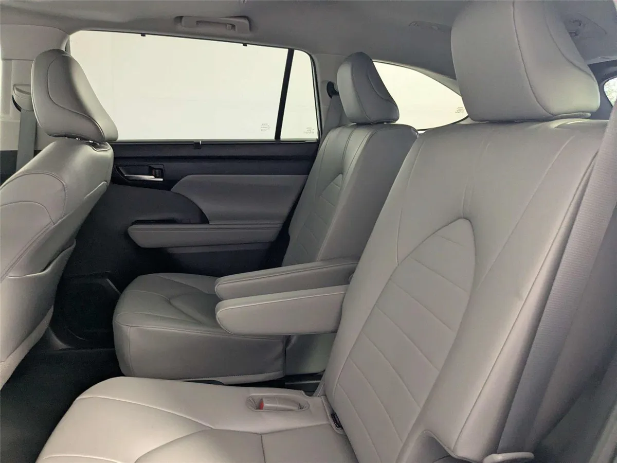 2023 Toyota Highlander XLE thumbnail 31