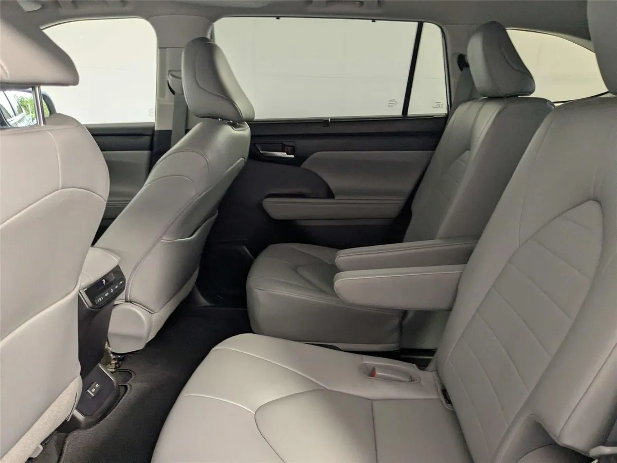 2023 Toyota Highlander XLE thumbnail 32