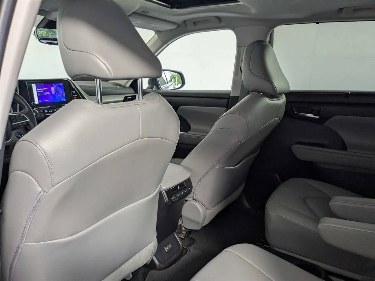2023 Toyota Highlander XLE thumbnail 33