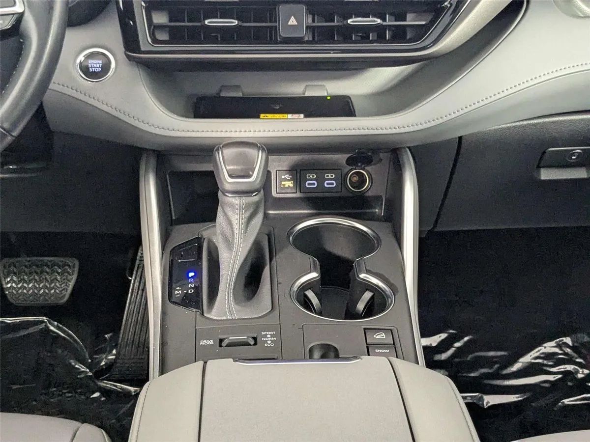 2023 Toyota Highlander XLE thumbnail 40