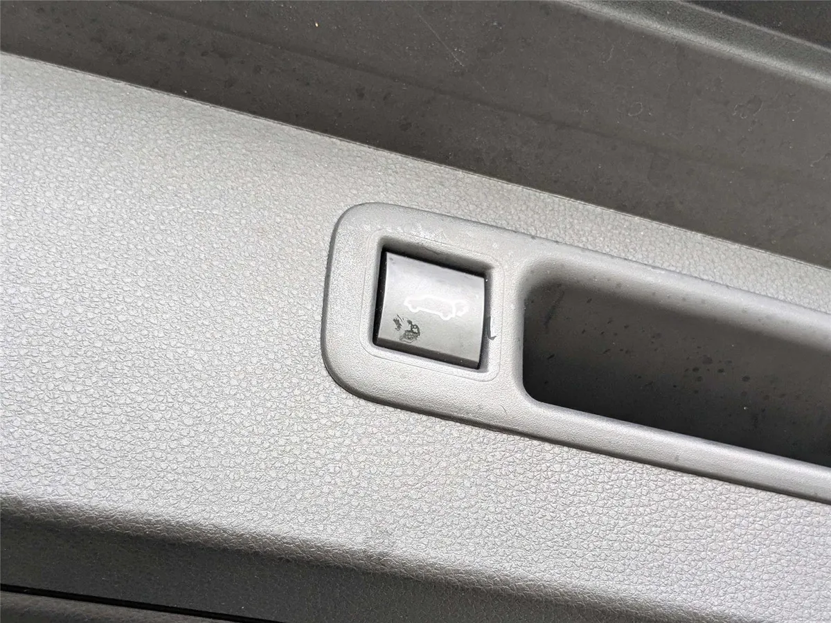 2023 Toyota Highlander XLE thumbnail 6