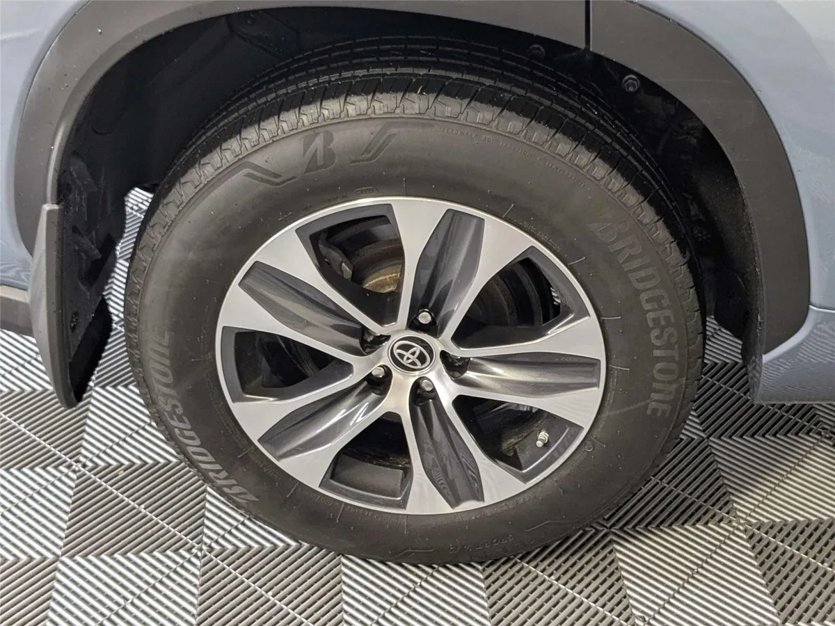 2023 Toyota Highlander XLE thumbnail 7