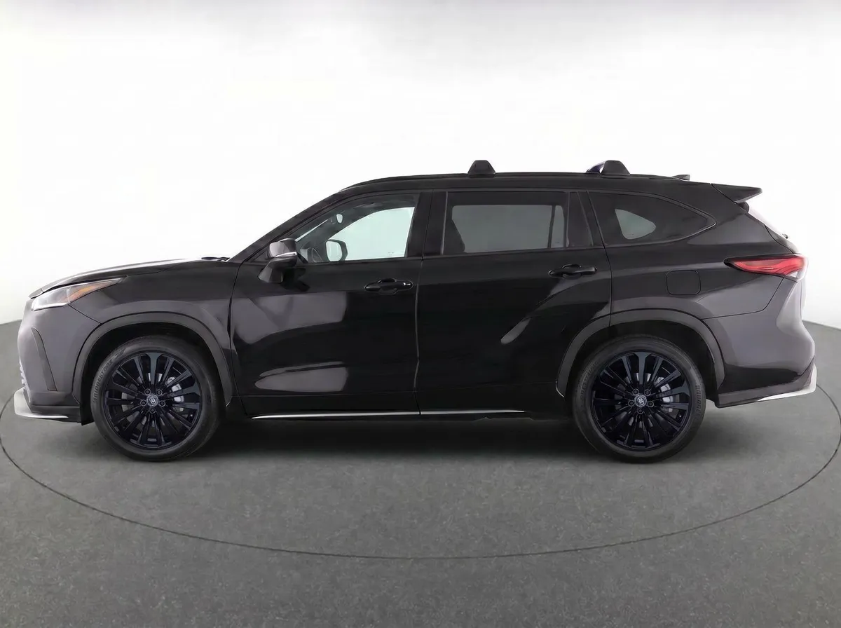 2023 Toyota Highlander XSE thumbnail 3