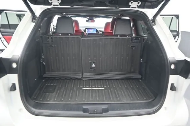 2023 Toyota Highlander XSE thumbnail 17
