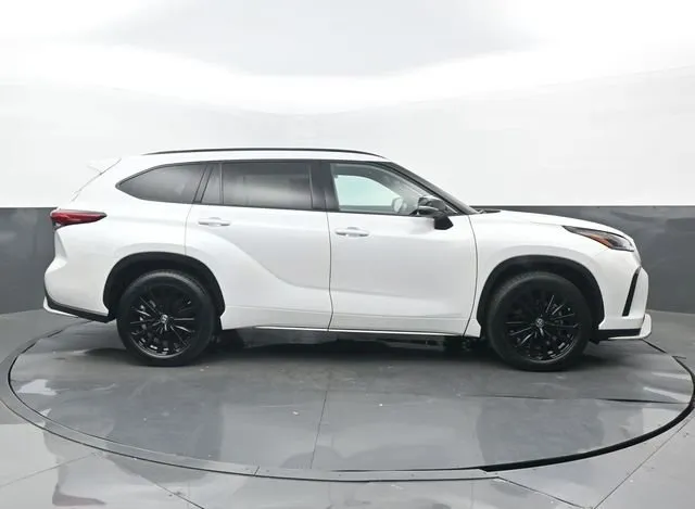 2023 Toyota Highlander XSE thumbnail 2