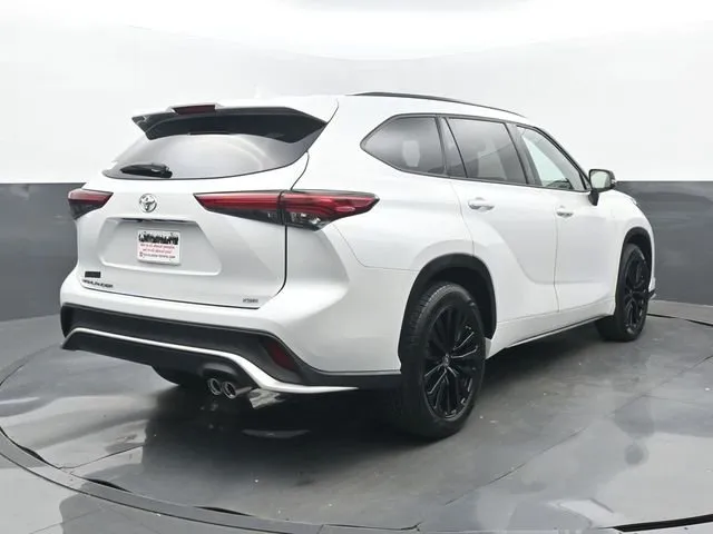 2023 Toyota Highlander XSE thumbnail 24