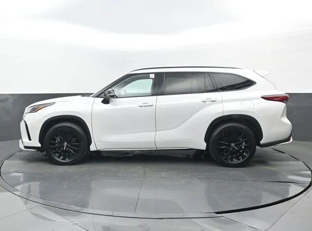 2023 Toyota Highlander XSE thumbnail 25