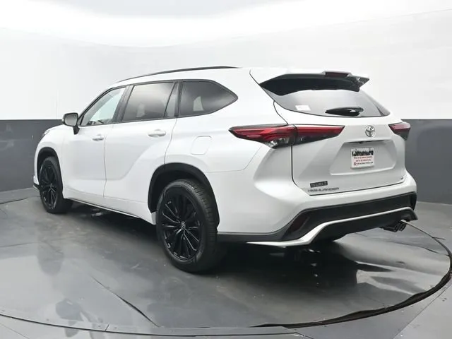2023 Toyota Highlander XSE thumbnail 3