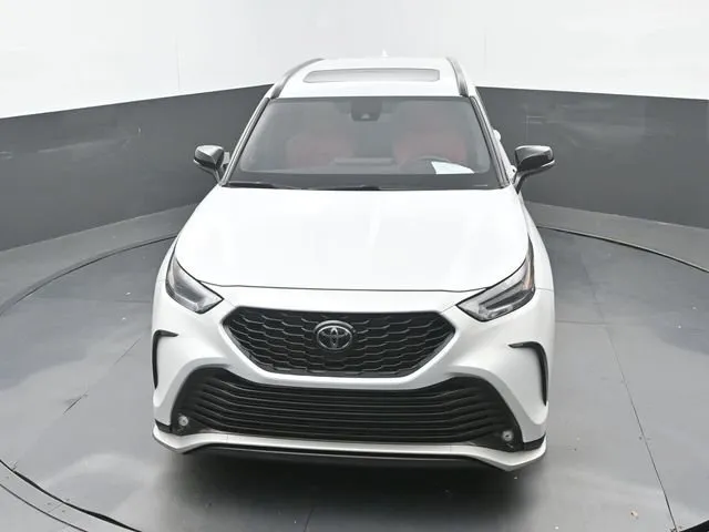 2023 Toyota Highlander XSE thumbnail 32
