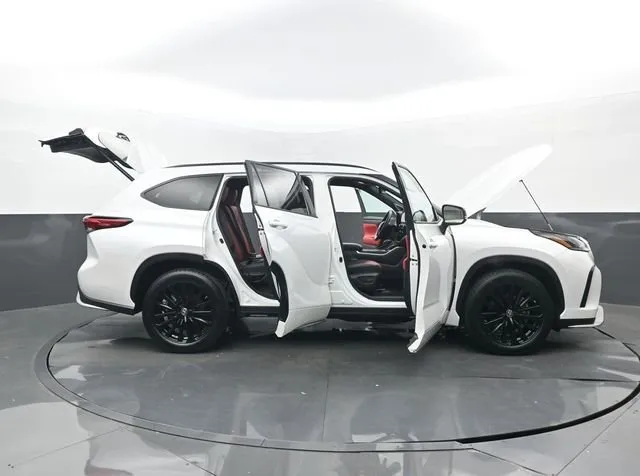2023 Toyota Highlander XSE thumbnail 35